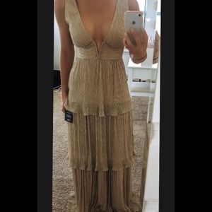 Lulu’s New With Tags size S gold goddess dress